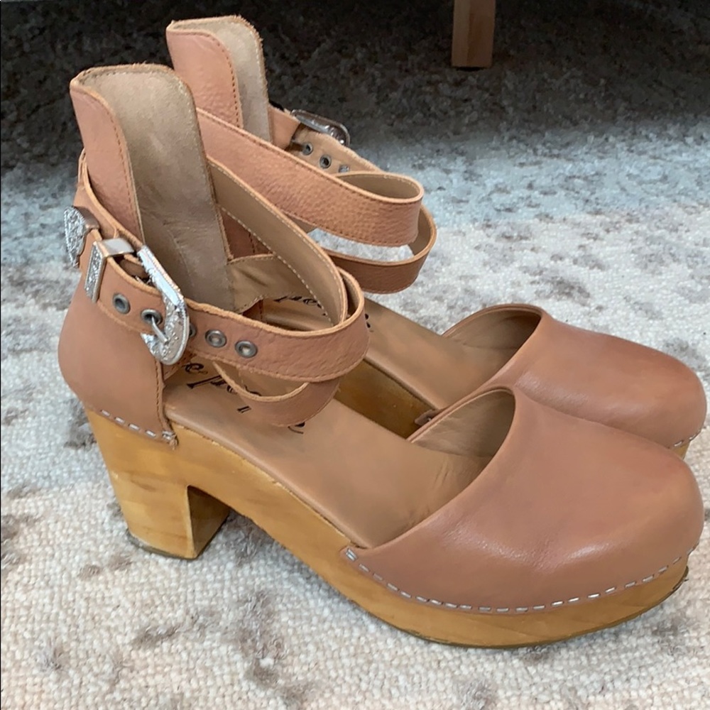 Free people clogs - like new!